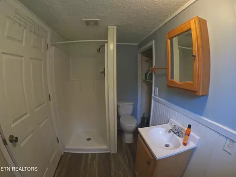 Bath - 9 Sharp Rd, Athens, TN 37303 photo 1 of 2