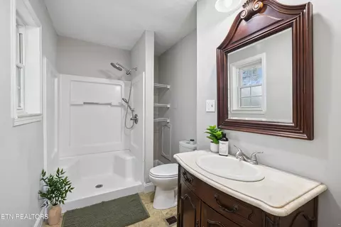 Bath - 465 Marie St, Talbott, TN 37877 photo 1 of 2
