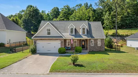 1127 Hillside Ln, Lenoir City, TN 37771