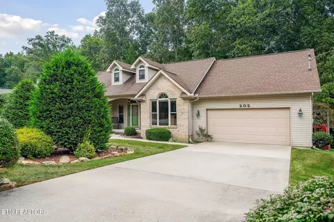 202 Lakeview Dr, Crossville, TN 38558