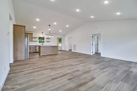 817 Hack Beaty Rd, Grimsley, TN 38565 photo 4