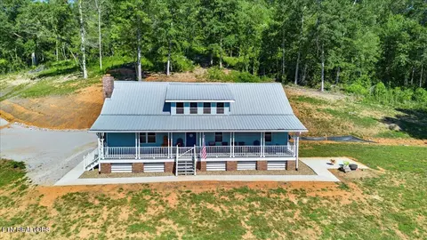 2270 Cove Pointe Rd, La Follette, TN 37766