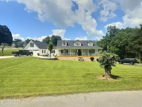 1292 Martin Ln, La Follette, TN 37766