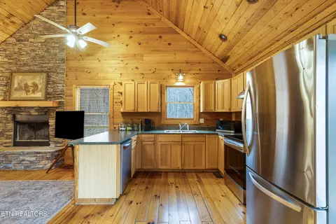 Kitchen - 1040 Laurel Rd, Townsend, TN 37882 photo 2 of 2