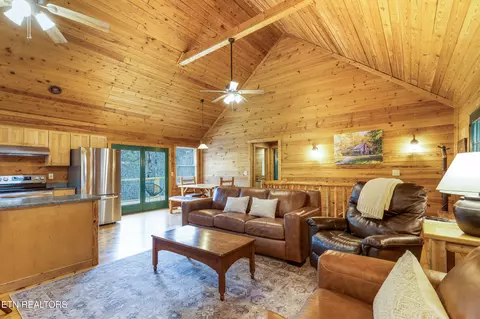 Living - 1040 Laurel Rd, Townsend, TN 37882 photo 2 of 6