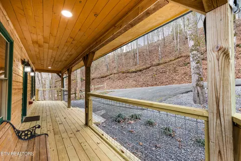Exterior - 1040 Laurel Rd, Townsend, TN 37882 photo 3 of 8