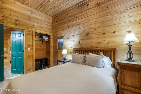 Bedroom - 1040 Laurel Rd, Townsend, TN 37882 photo 6 of 6