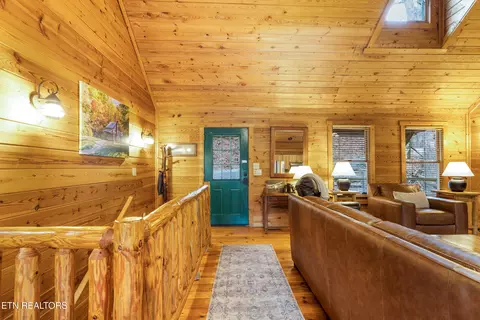 Entry Way - 1040 Laurel Rd, Townsend, TN 37882 photo 2 of 3