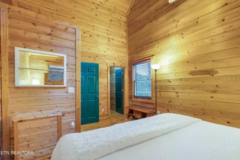 Bedroom - 1040 Laurel Rd, Townsend, TN 37882 photo 2 of 6