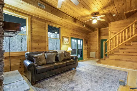 Living - 1040 Laurel Rd, Townsend, TN 37882 photo 5 of 6