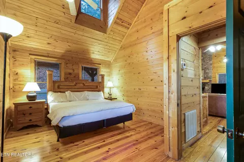 Bedroom - 1040 Laurel Rd, Townsend, TN 37882 photo 1 of 6