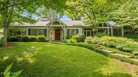 119 NW Greenbrier Dr, Knoxville, TN 37919