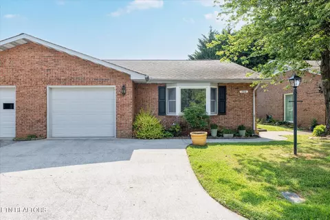 1516 Berwyn Dr, Maryville, TN 37803