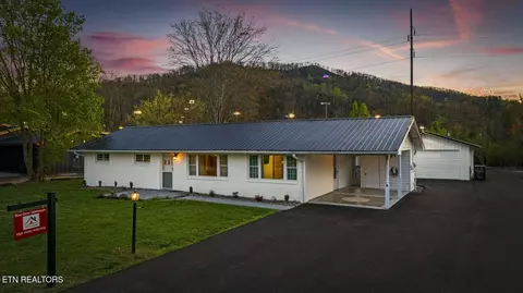 2652 High Valley Dr, Pigeon Forge, TN 37863