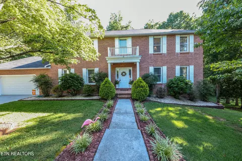 12 Blue Mountain Ct, Oak Ridge, TN 37830