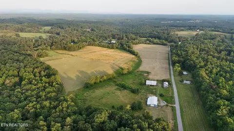 176 Willie Crabtree Rd, Allardt, TN 38504