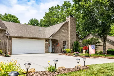 917 Mercer Dr, Maryville, TN 37801