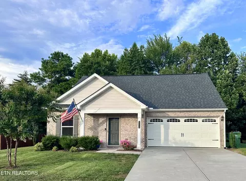 712 Sandpiper St, Maryville, TN 37801