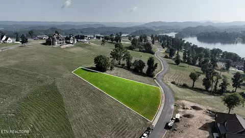 2429 Starboard Crest Rd, Morristown, TN 37814