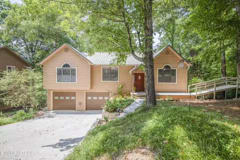 950 Wildwood Garden Dr, Knoxville, TN 37920