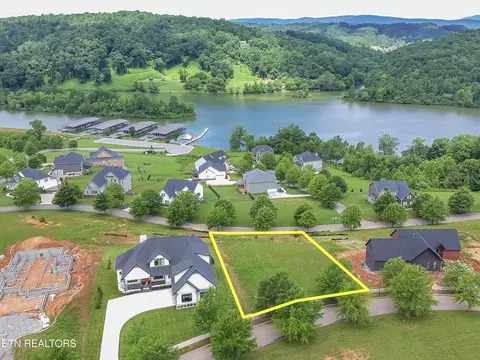 105 Parkberry Rd, Oak Ridge, TN 37830