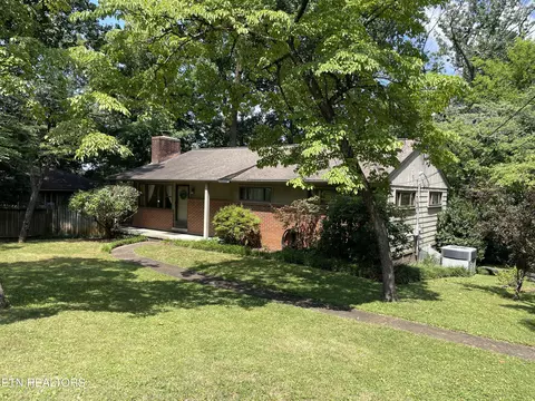 108 Hickory Dr, Maryville, TN 37804