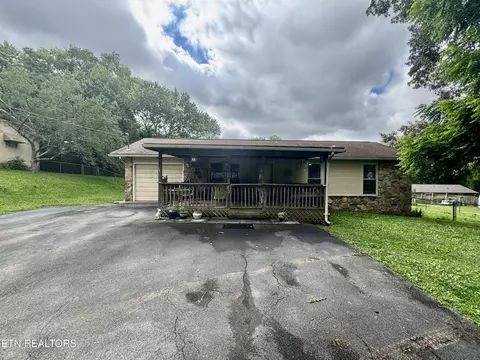 8224 Rising Fawn Dr, Knoxville, TN 37923