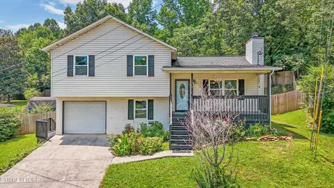 6823 Silent Brook Ln, Knoxville, TN 37921