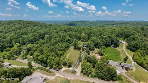 View/Area - 8534 Heiskell Rd, Powell, TN 37849 photo 5 of 6