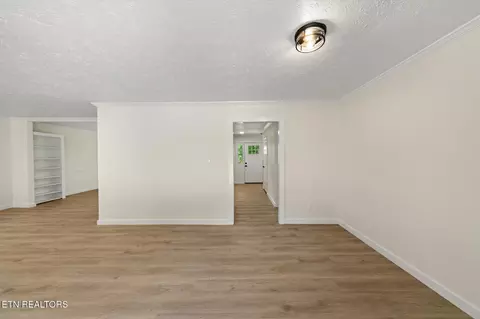 Living - 8534 Heiskell Rd, Powell, TN 37849 photo 6 of 8