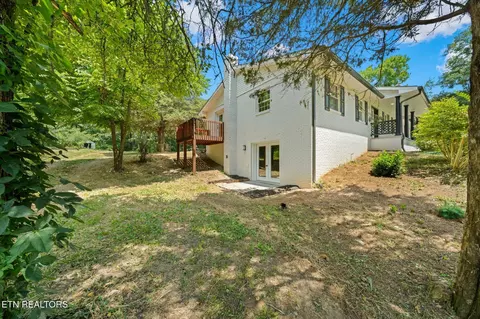 Exterior - 8534 Heiskell Rd, Powell, TN 37849 photo 4 of 8