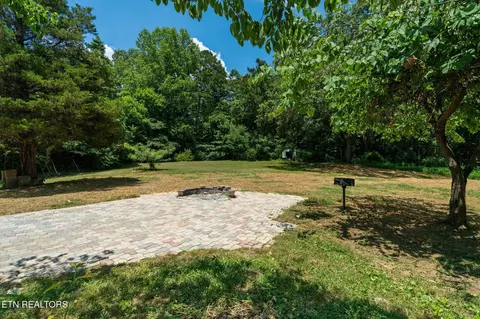 Exterior - 8534 Heiskell Rd, Powell, TN 37849 photo 5 of 8