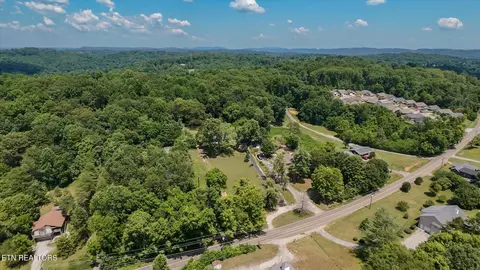 View/Area - 8534 Heiskell Rd, Powell, TN 37849 photo 3 of 6
