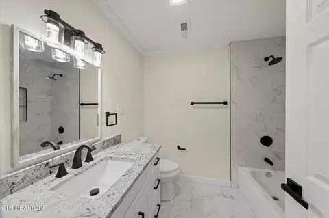 Bath - 8534 Heiskell Rd, Powell, TN 37849 photo 2 of 3