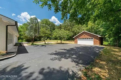 Exterior - 8534 Heiskell Rd, Powell, TN 37849 photo 3 of 8