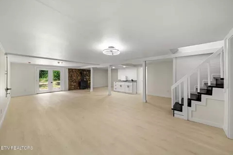 Living - 8534 Heiskell Rd, Powell, TN 37849 photo 7 of 8