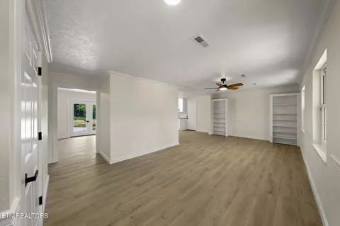 Living - 8534 Heiskell Rd, Powell, TN 37849 photo 4 of 8