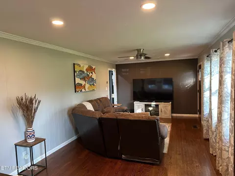Living - 8024 Sharp Rd, Powell, TN 37849 photo 1 of 2
