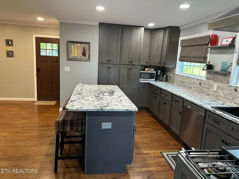 Kitchen - 8024 Sharp Rd, Powell, TN 37849 photo 4 of 13