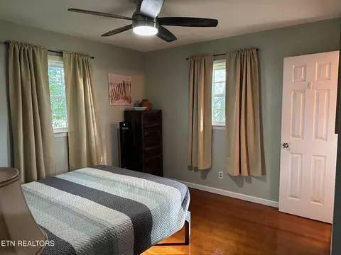 Bedroom - 8024 Sharp Rd, Powell, TN 37849 photo 2 of 7