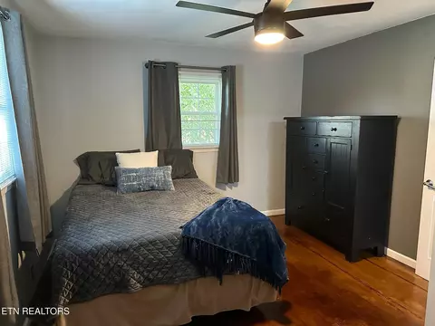 Bedroom - 8024 Sharp Rd, Powell, TN 37849 photo 4 of 7