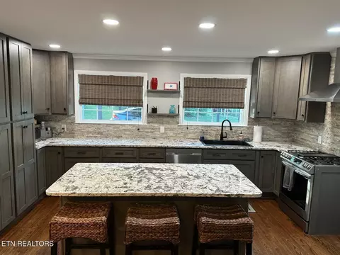 Kitchen - 8024 Sharp Rd, Powell, TN 37849 photo 5 of 13