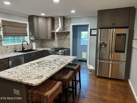 Kitchen - 8024 Sharp Rd, Powell, TN 37849 photo 3 of 13