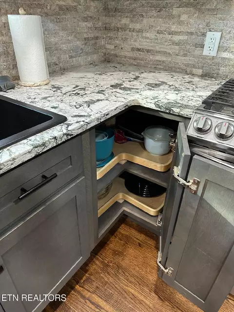 Kitchen - 8024 Sharp Rd, Powell, TN 37849 photo 7 of 13