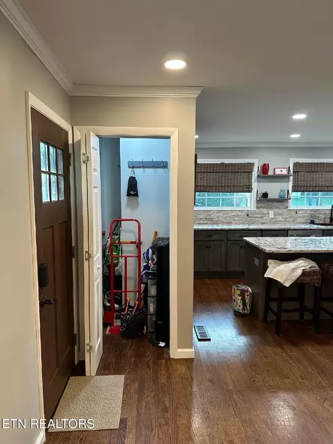 Entry Way - 8024 Sharp Rd, Powell, TN 37849 photo 5 of 5