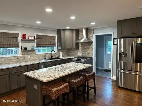 Kitchen - 8024 Sharp Rd, Powell, TN 37849 photo 2 of 13