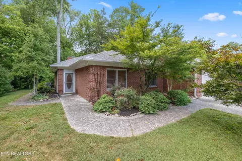 11 Bellhaven Ln, Oak Ridge, TN 37830
