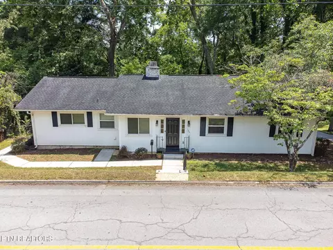 183 Outer Dr, Oak Ridge, TN 37830