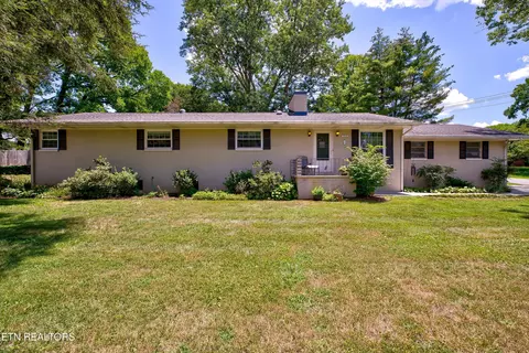 1302 Heron Ave, Maryville, TN 37803