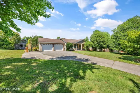 1008 Parkbrook Dr, Friendsville, TN 37737